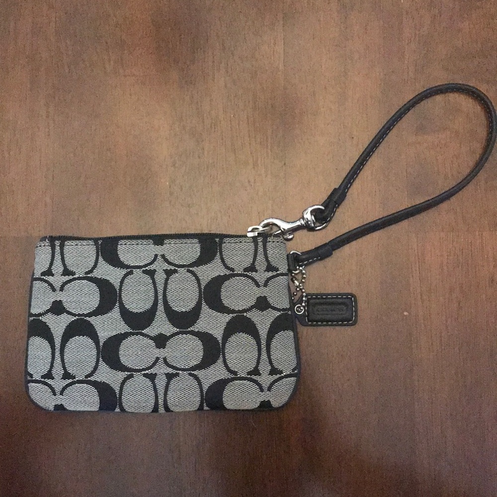 🔷SOLD🔷 Coach wristlet